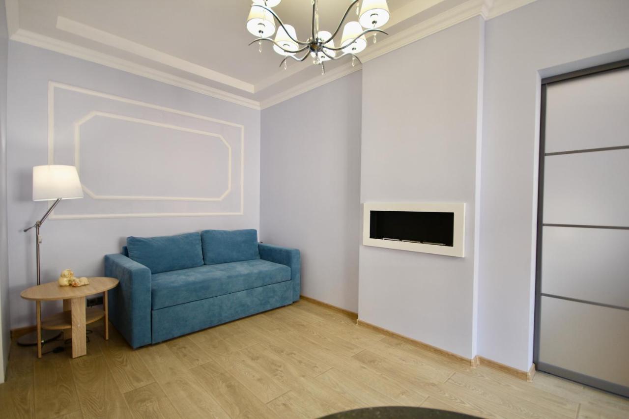 Romantic Lux Vivaldi Suite Svobode Avenue 39 Lviv Exterior photo